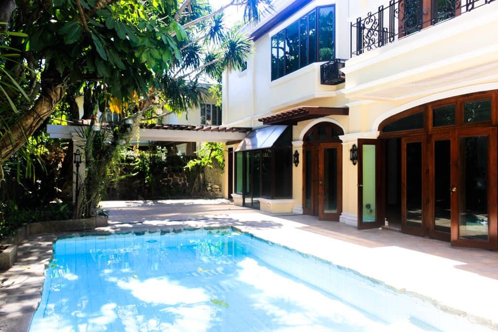"4BR House for Rent in Dasmari?as Village, Makati"08