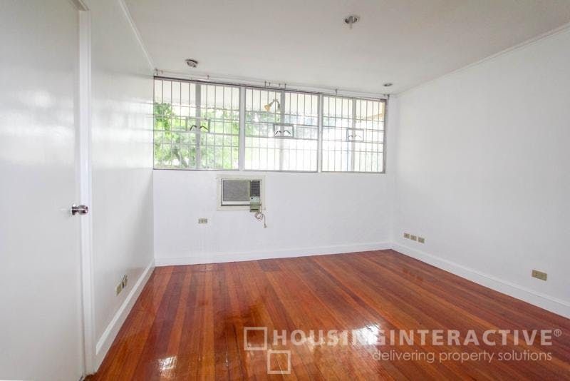 "3BR House for Rent in Dasmari?as Village, Makati"08