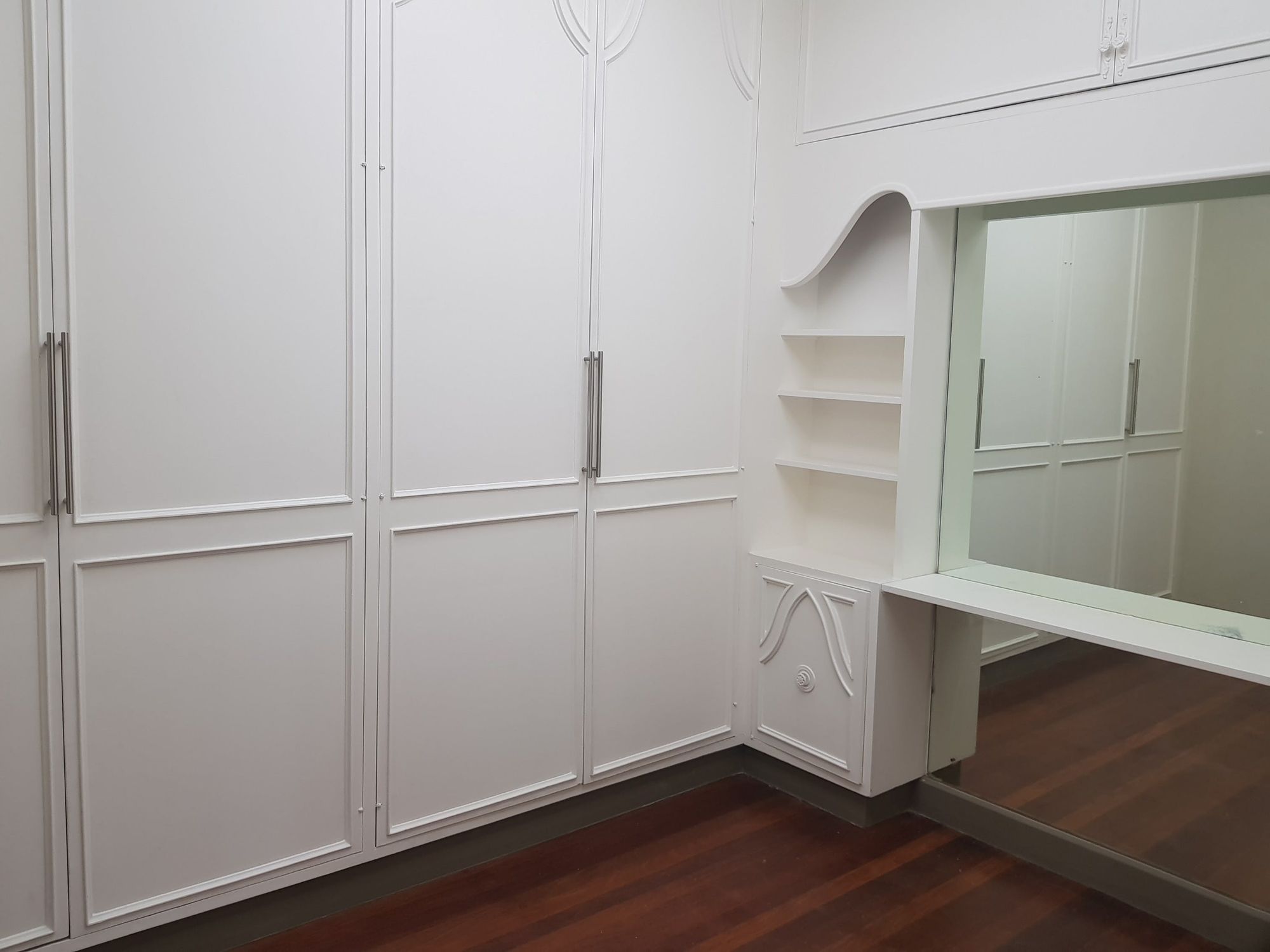 "4BR House for Rent in Dasmari?as Village, Makati"09