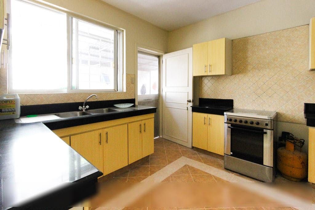 "3BR House for Rent in Urdaneta Village, Makati"08