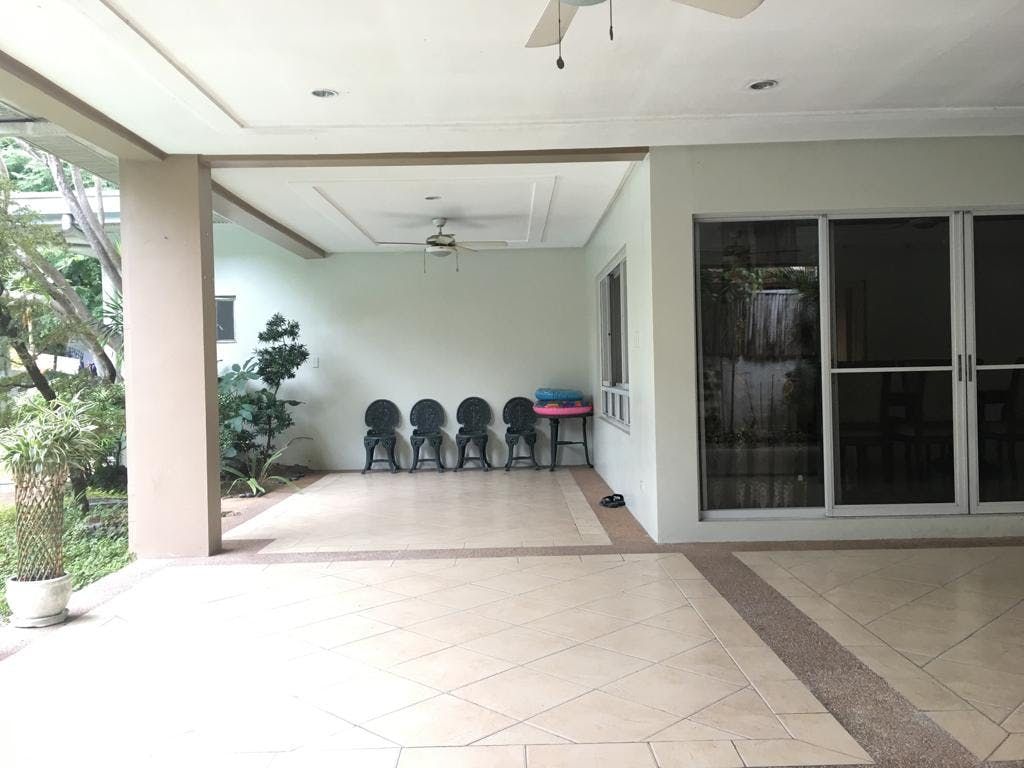 "4BR House for Rent in Dasmari?as Village, Makati"04