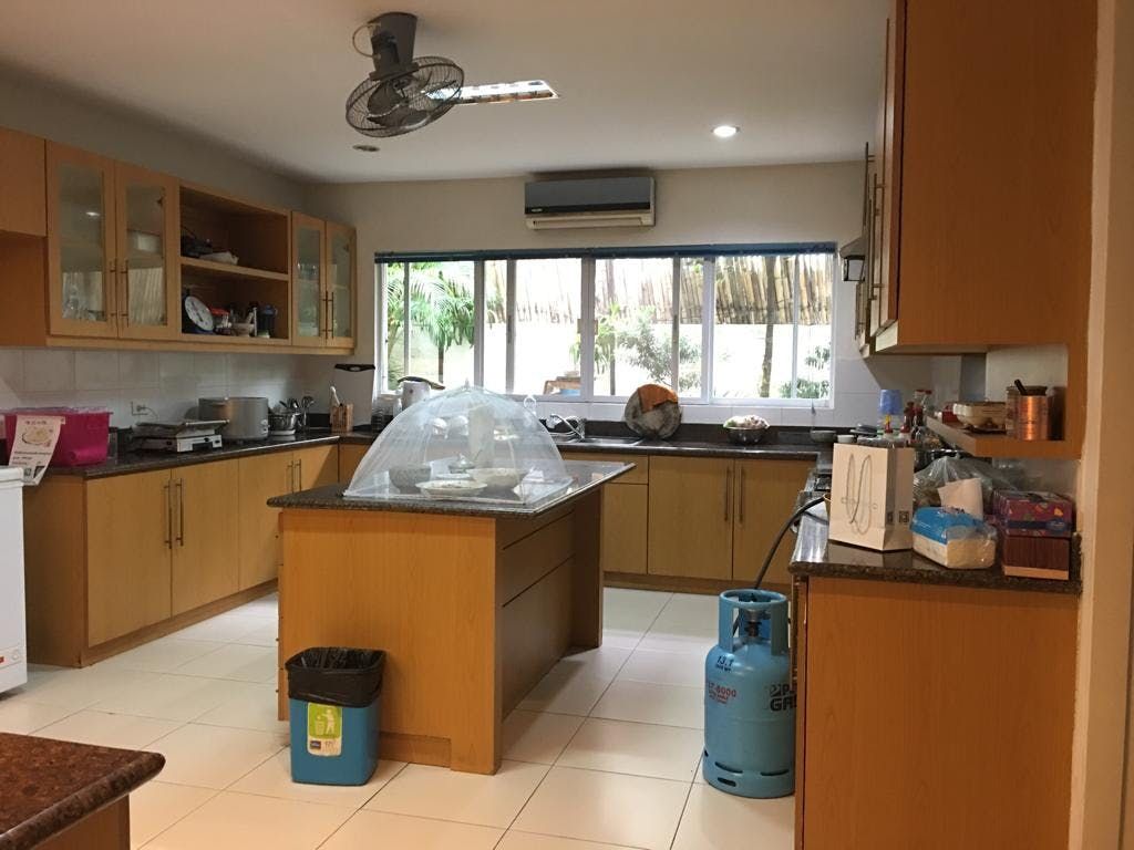 "4BR House for Rent in Dasmari?as Village, Makati"08
