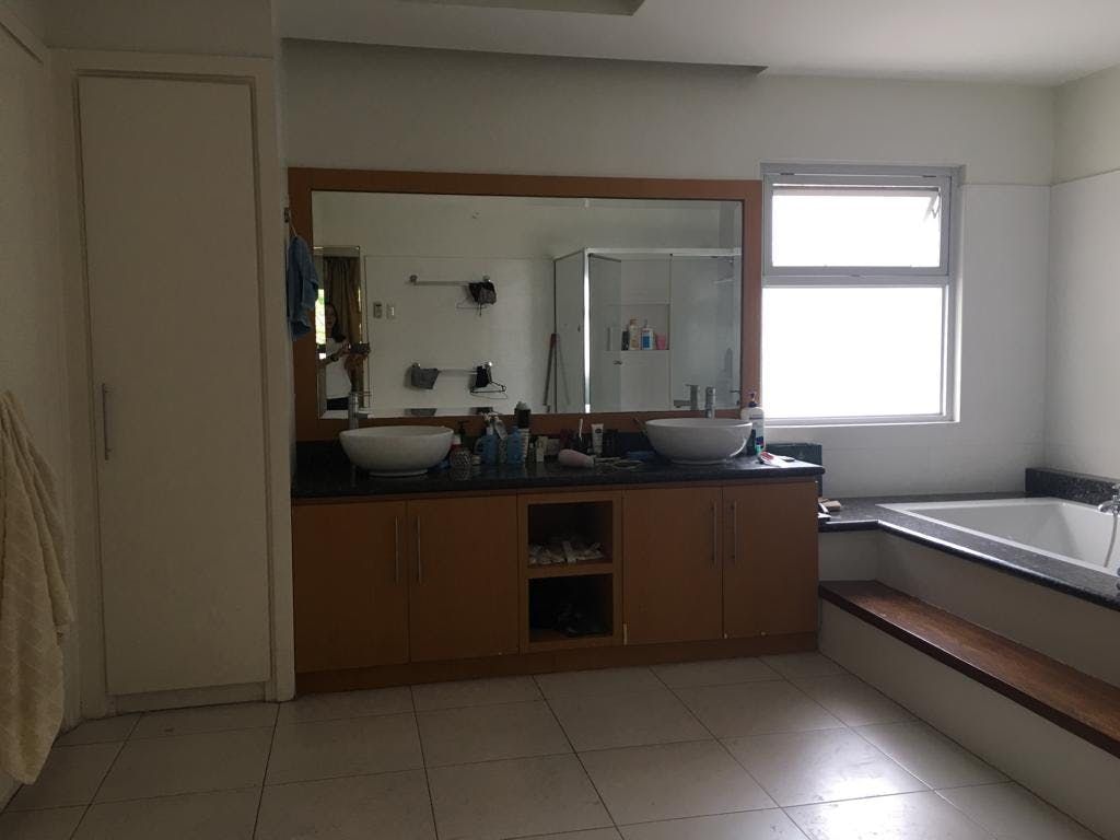 "4BR House for Rent in Dasmari?as Village, Makati"10
