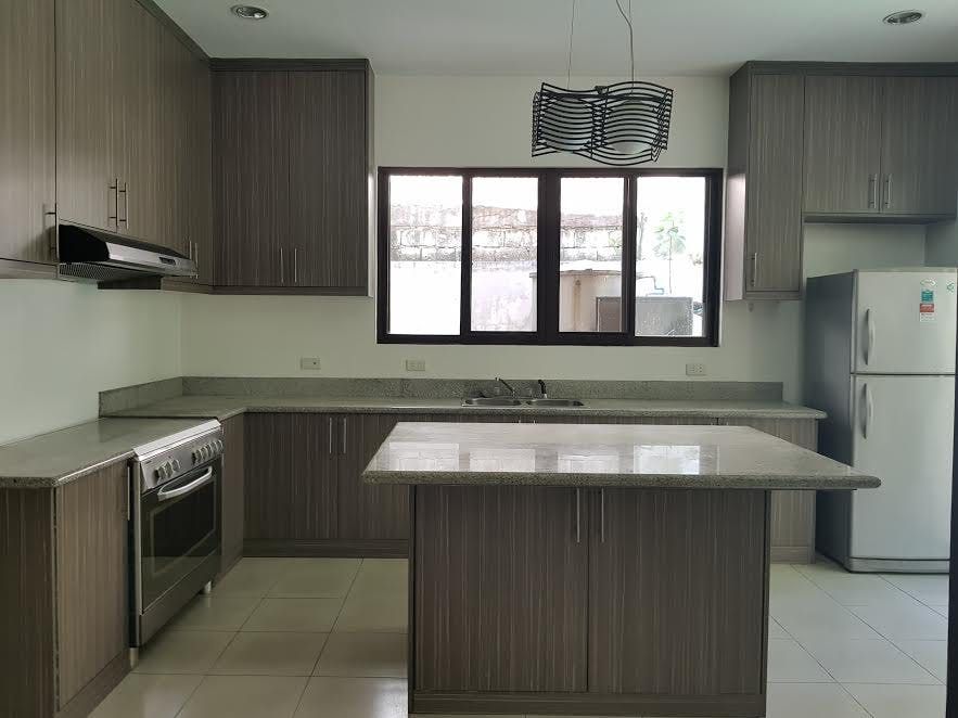 "4BR House for Rent in Dasmari?as Village, Makati"06