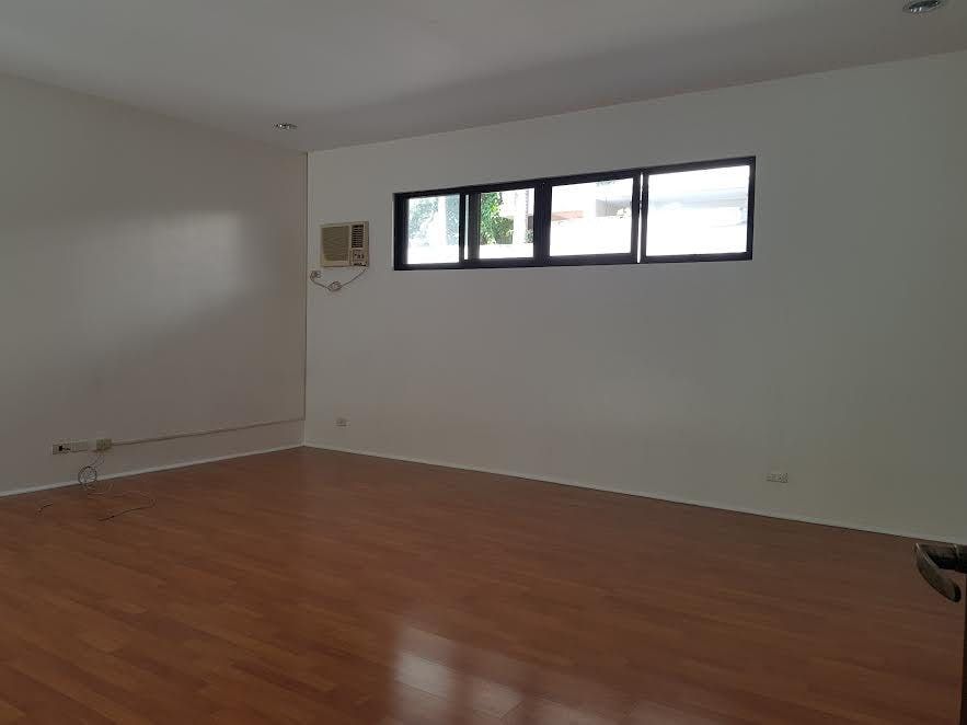 "4BR House for Rent in Dasmari?as Village, Makati"08