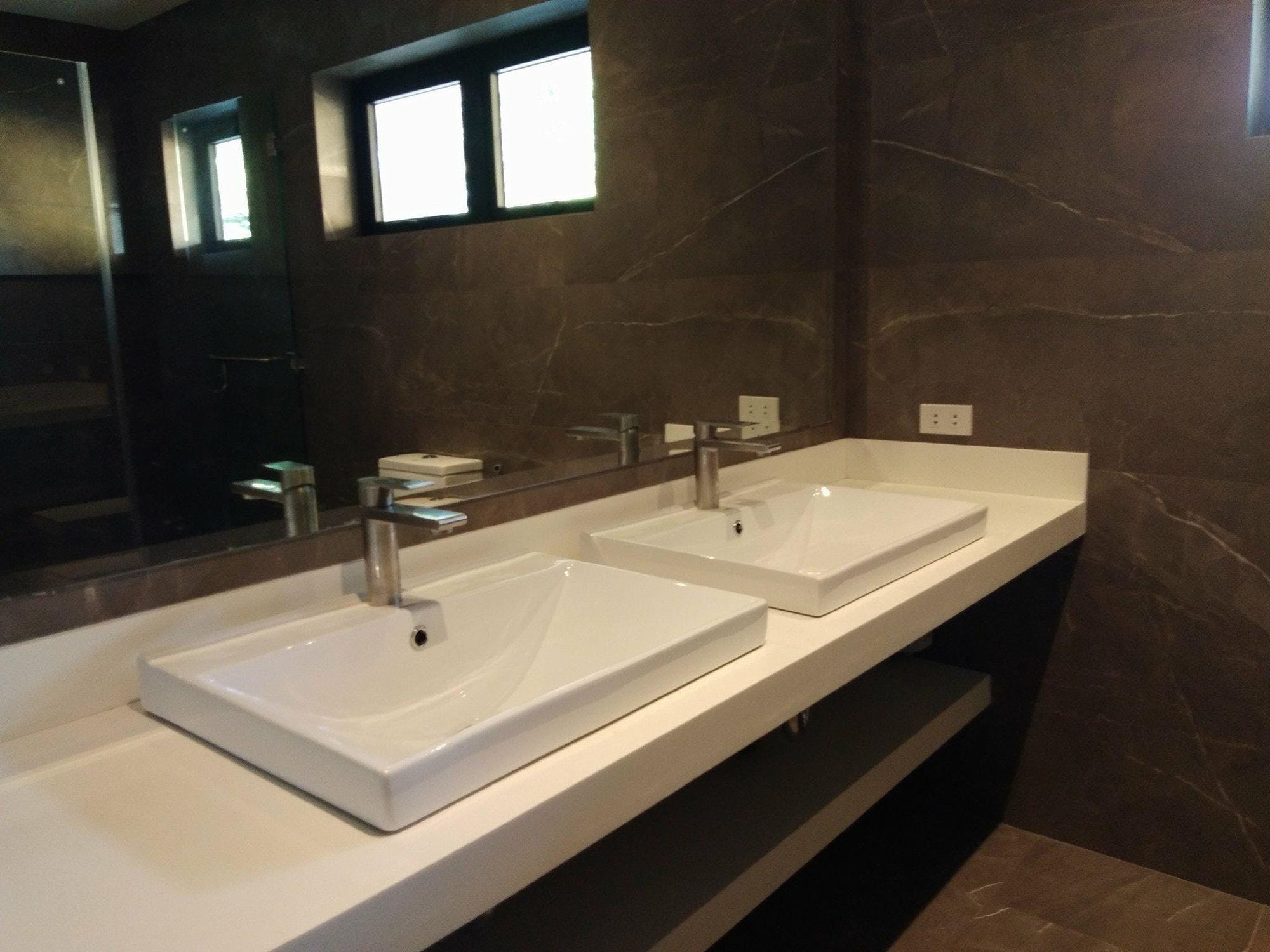 "3BR House for Rent in Dasmari?as Village, Makati"06