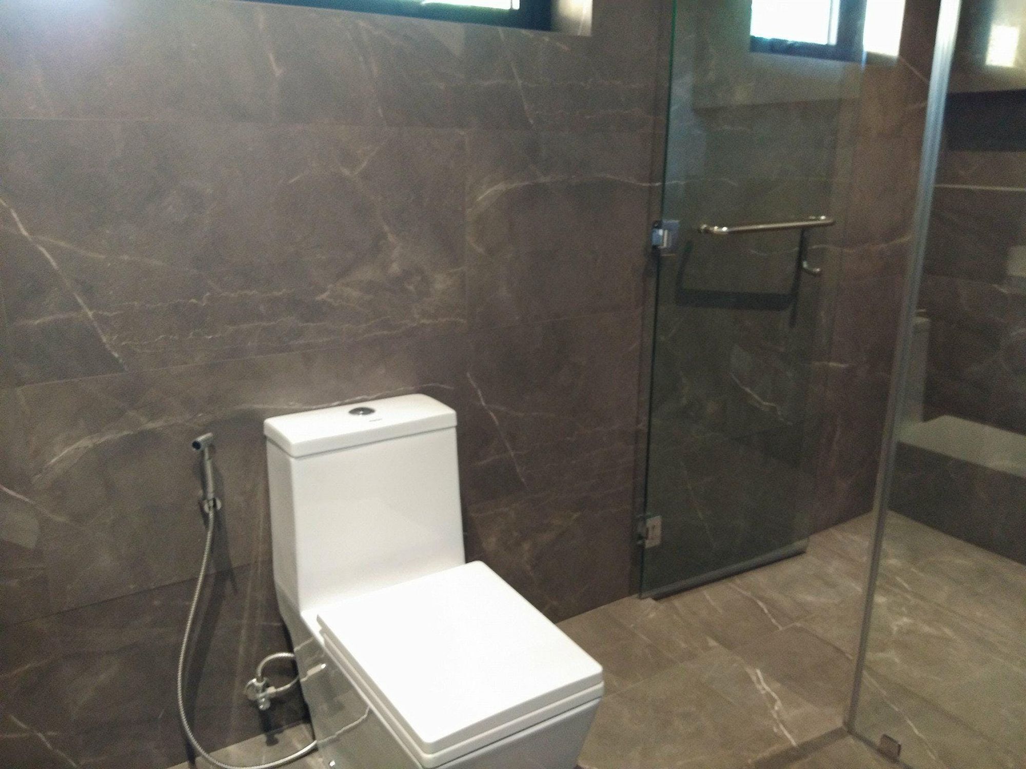 "3BR House for Rent in Dasmari?as Village, Makati"08