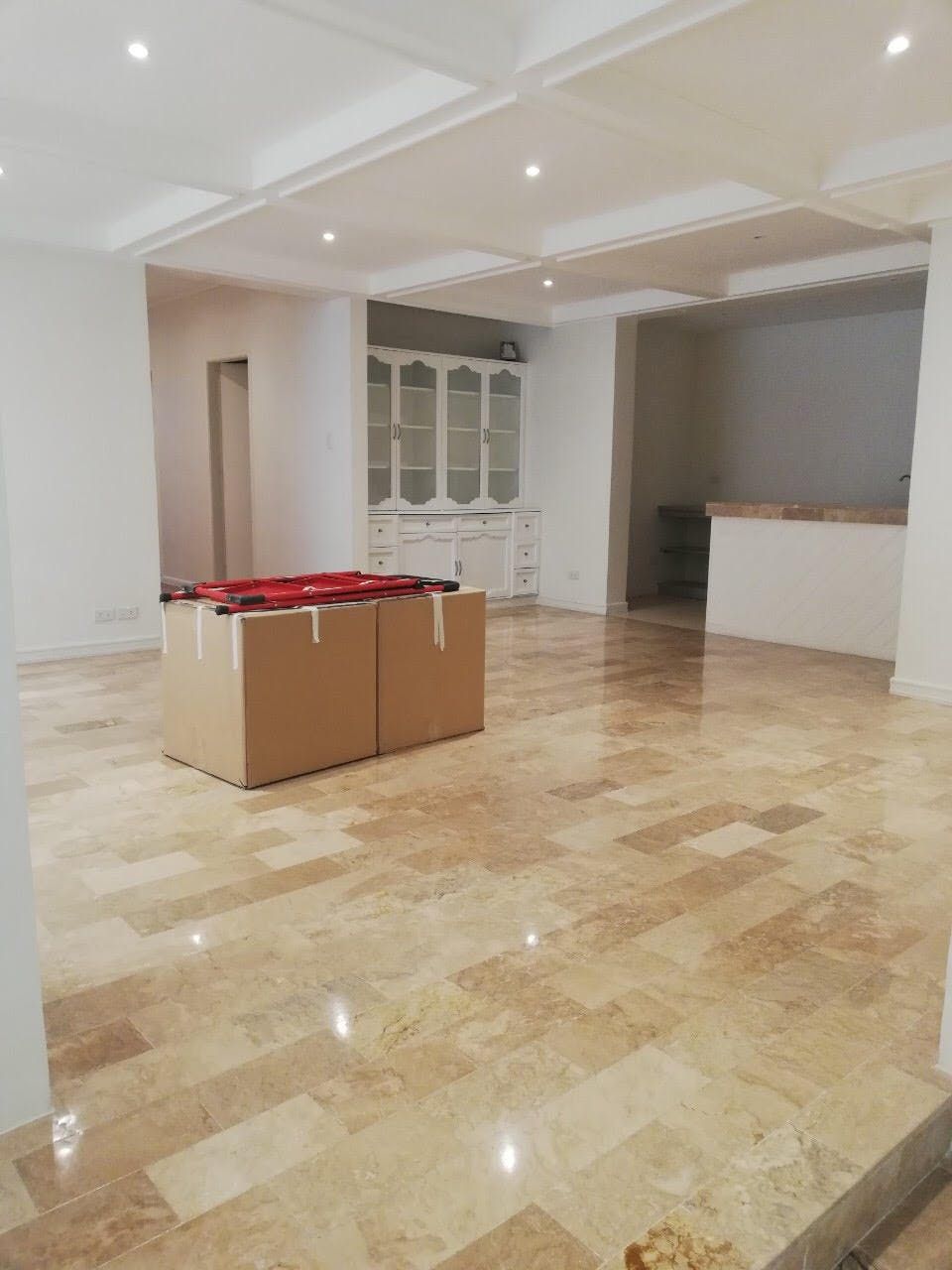 "5BR House for Rent in White Plains, Quezon City"04