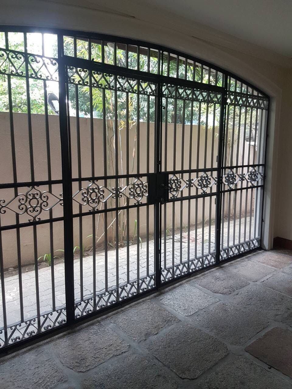 "4BR House for Rent in San Lorenzo Village, Makati"10