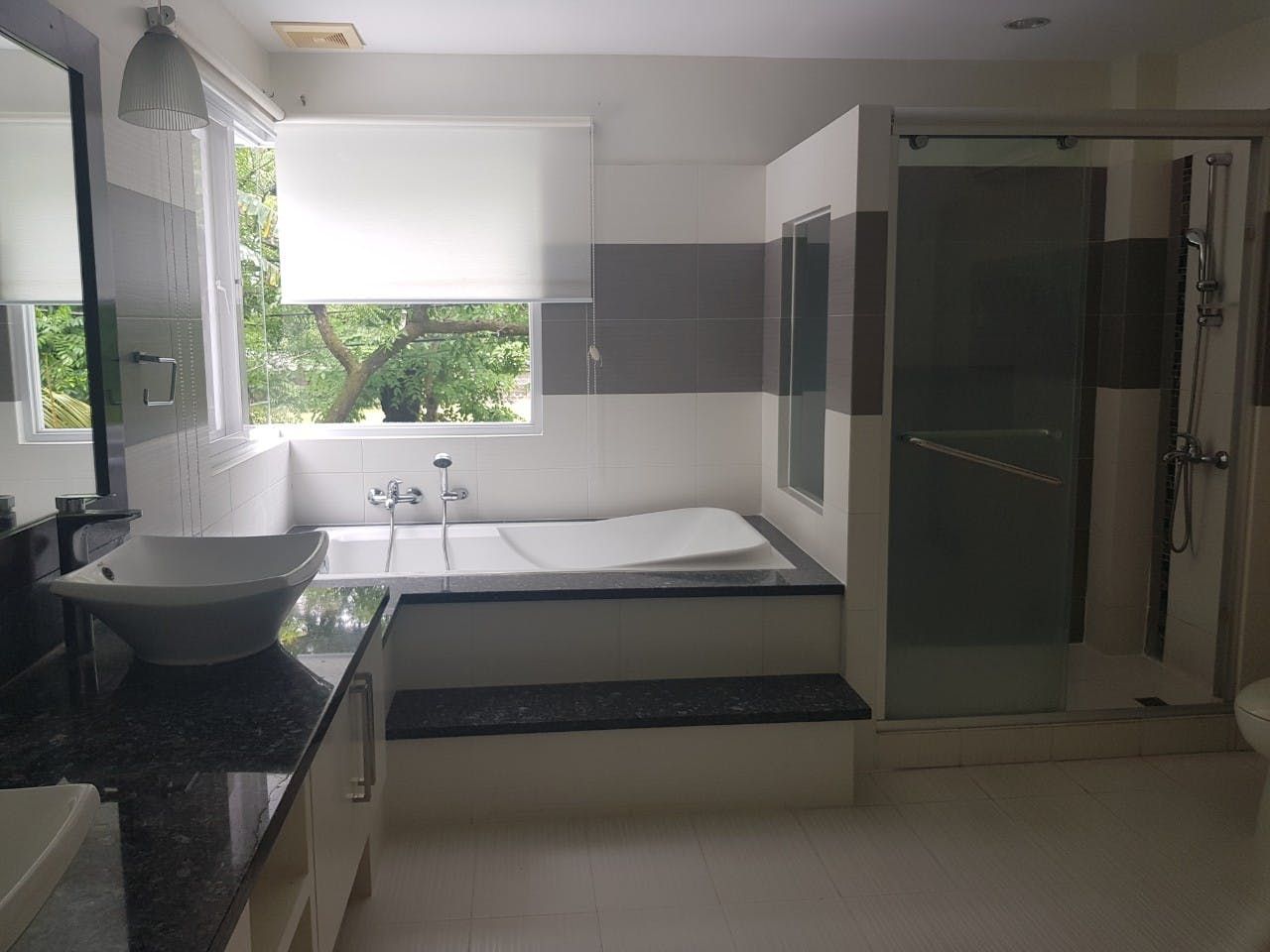 "4BR House for Rent in Dasmari?as Village, Makati"06