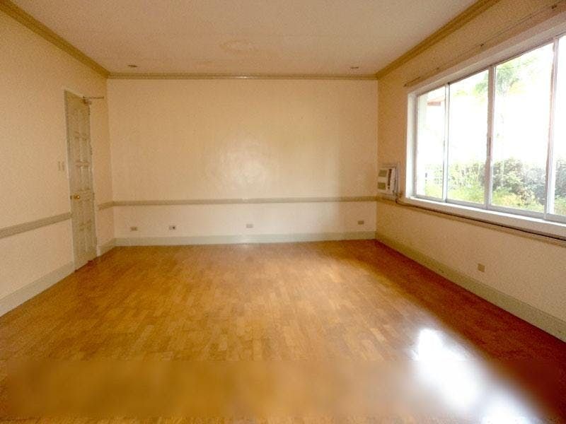 "4BR House for Rent in Dasmari?as Village, Makati"06