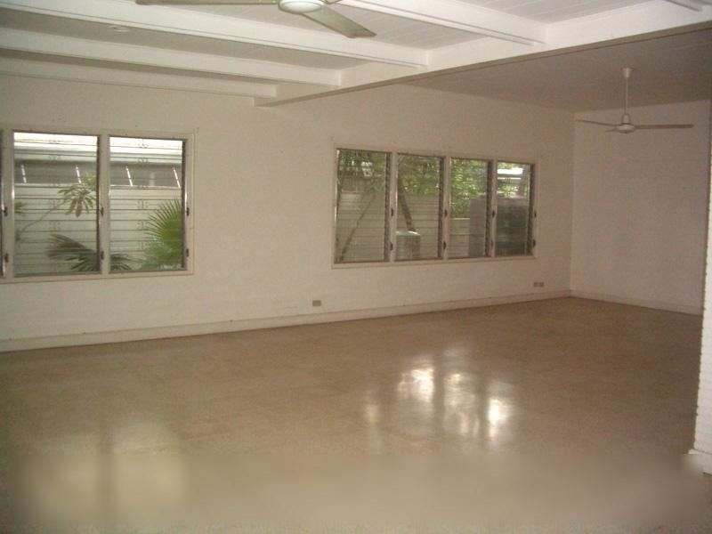 "3BR House for Rent in Dasmari?as Village, Makati"08