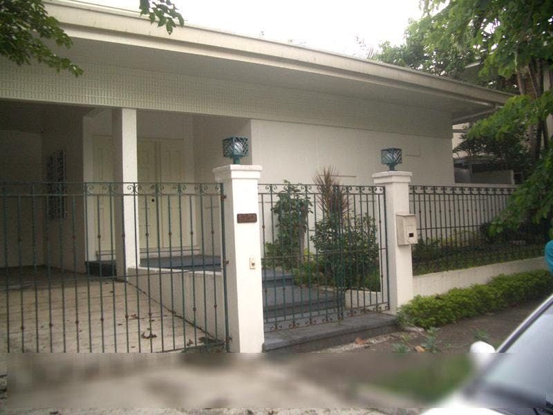 "3BR House for Rent in Dasmari?as Village, Makati"10
