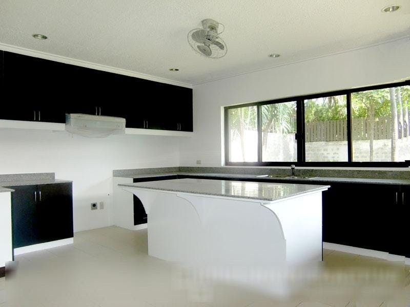 "4BR House for Rent in Dasmari?as Village, Makati"10
