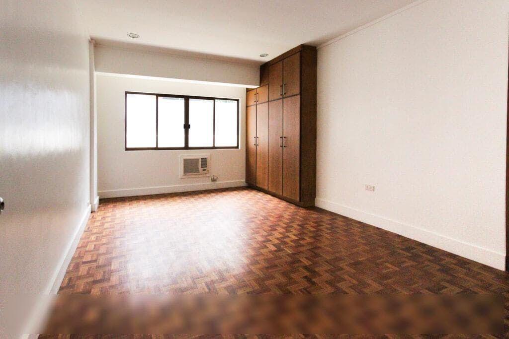 "4BR House for Rent in Dasmari?as Village, Makati"06