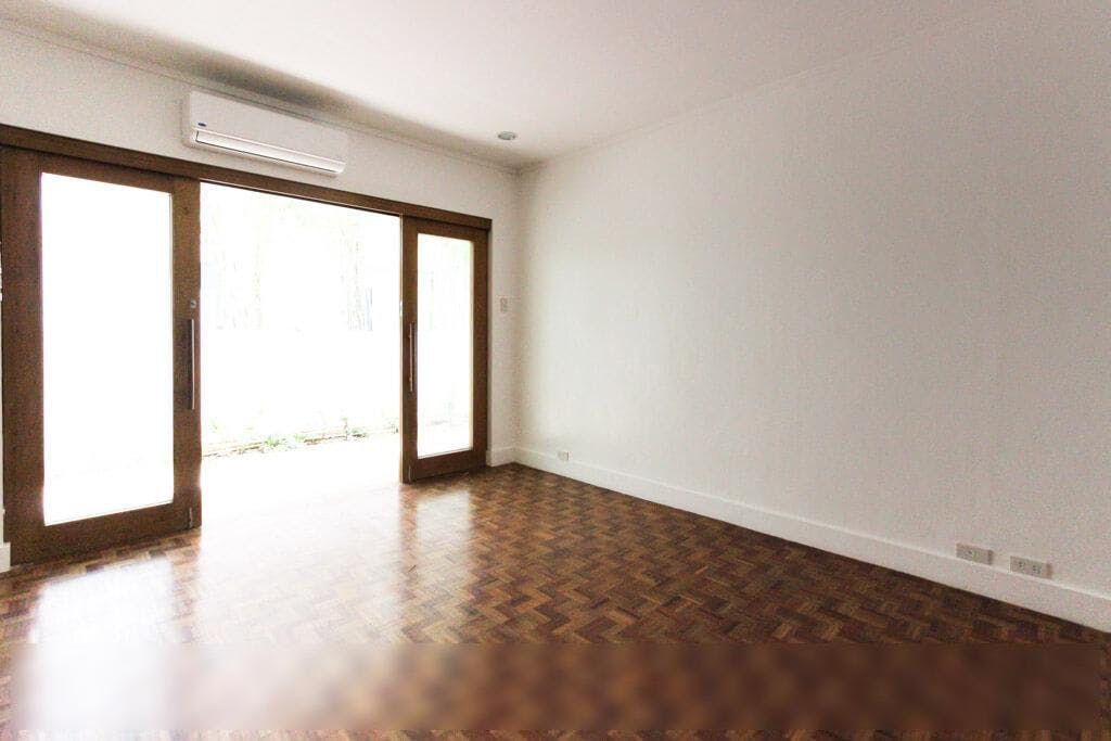 "4BR House for Rent in Dasmari?as Village, Makati"08