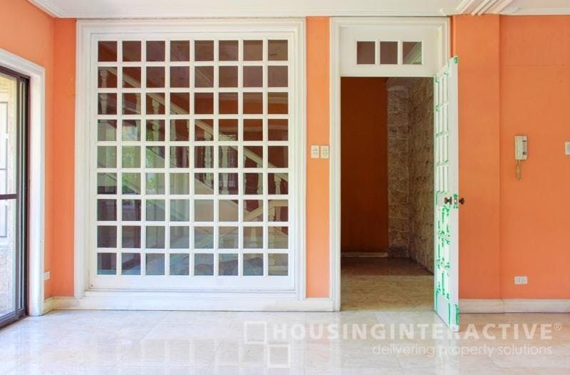 "4BR House for Rent in Dasmari?as Village, Makati"08