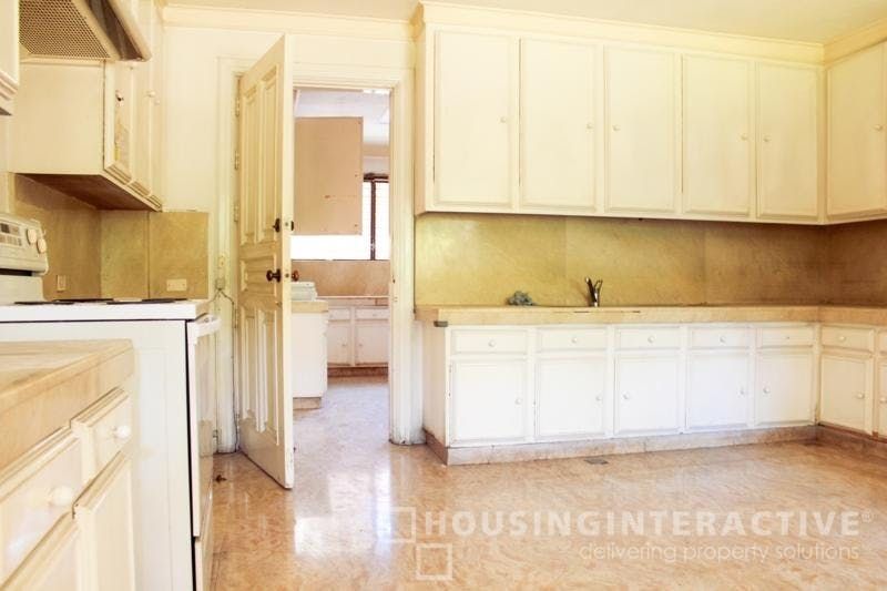 "4BR House for Rent in Dasmari?as Village, Makati"10
