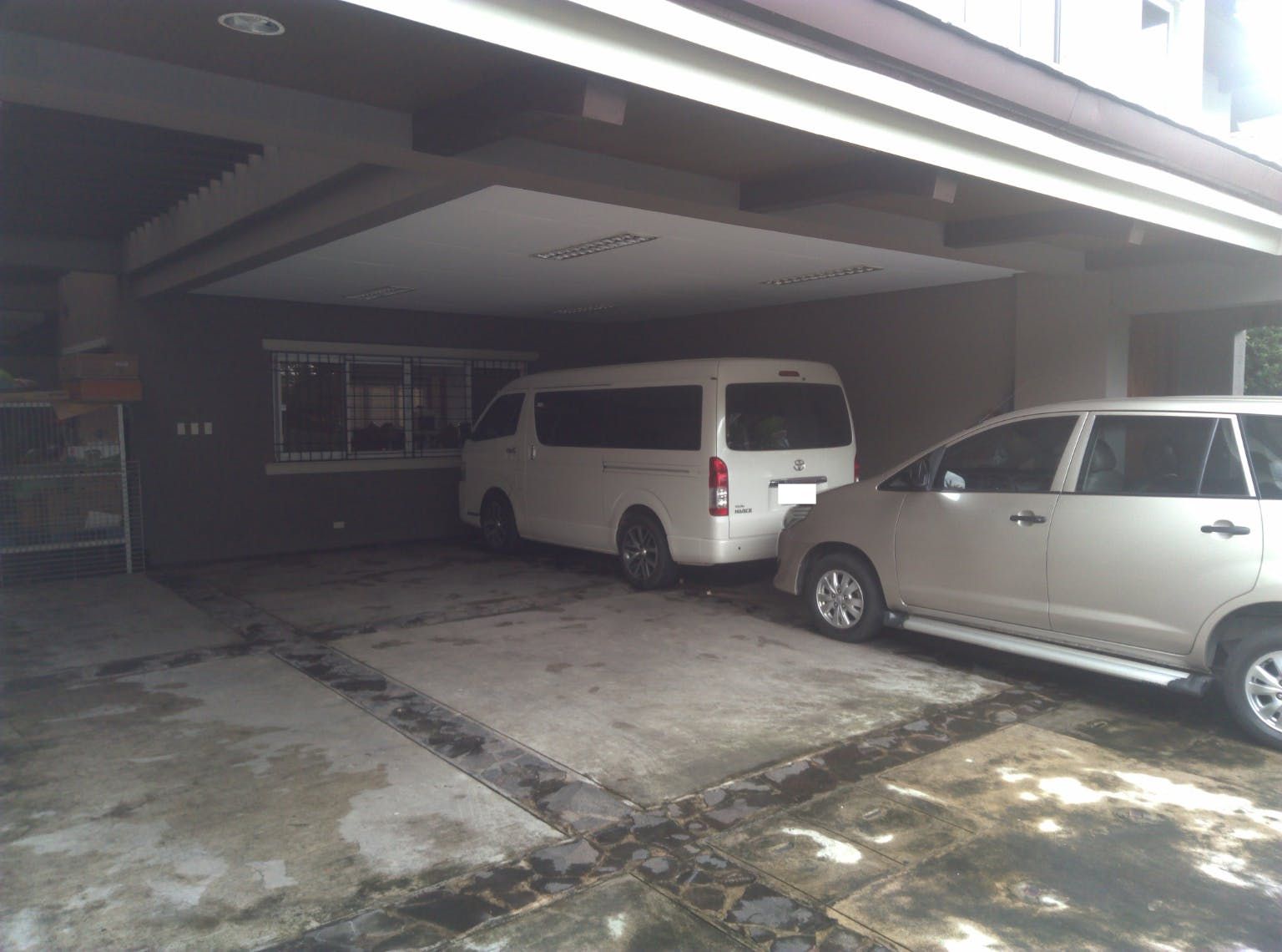 "4BR House for Rent in Matandang Balara, Quezon City"04