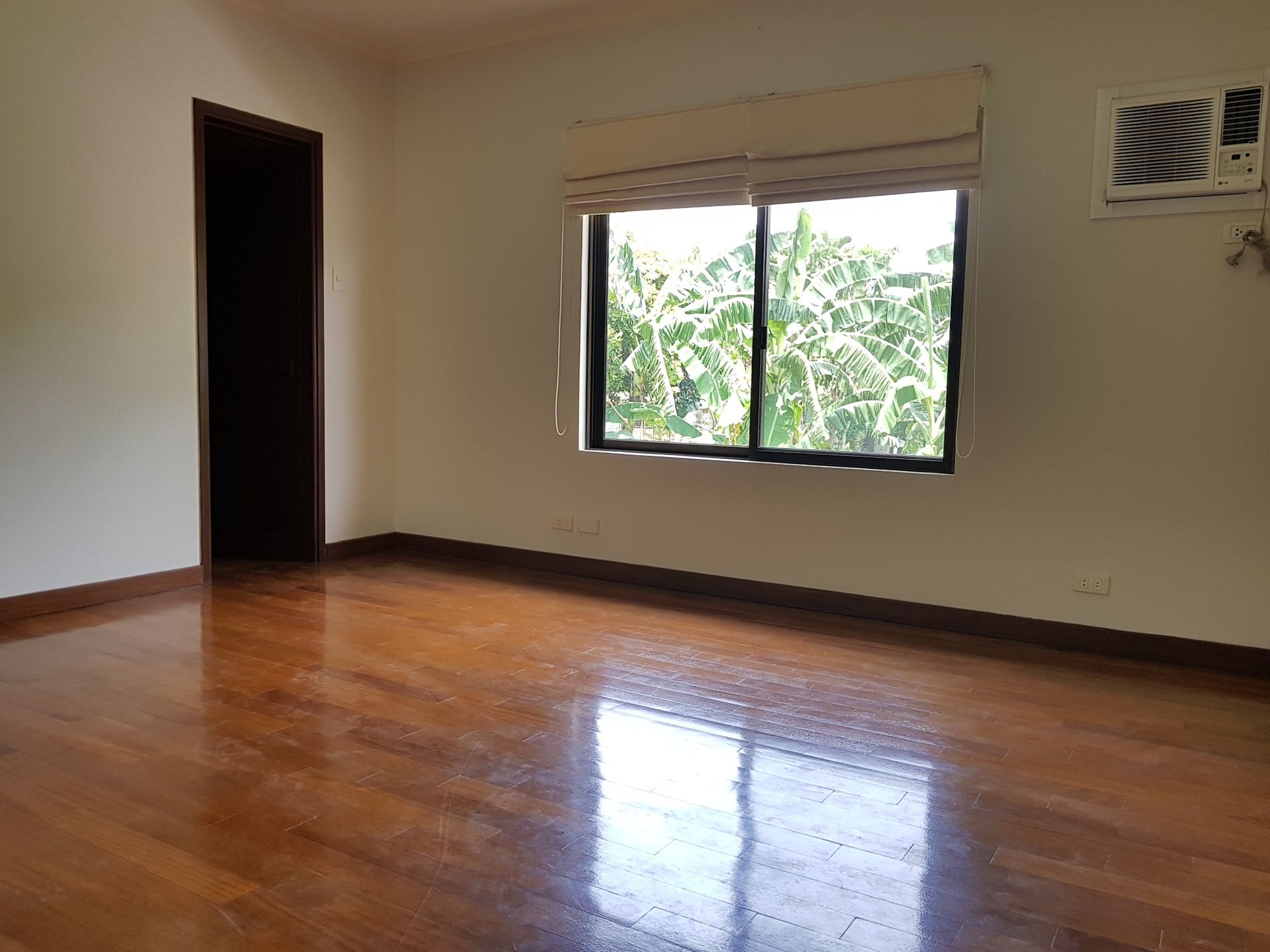 "4BR House for Rent in Ayala Alabang Village, Muntinlupa"10