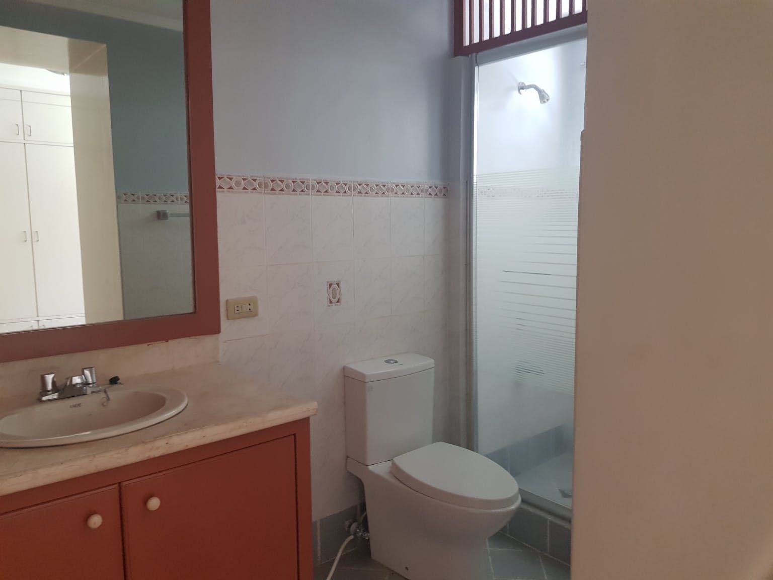 "3BR House for Rent in Dasmari?as Village, Makati"08