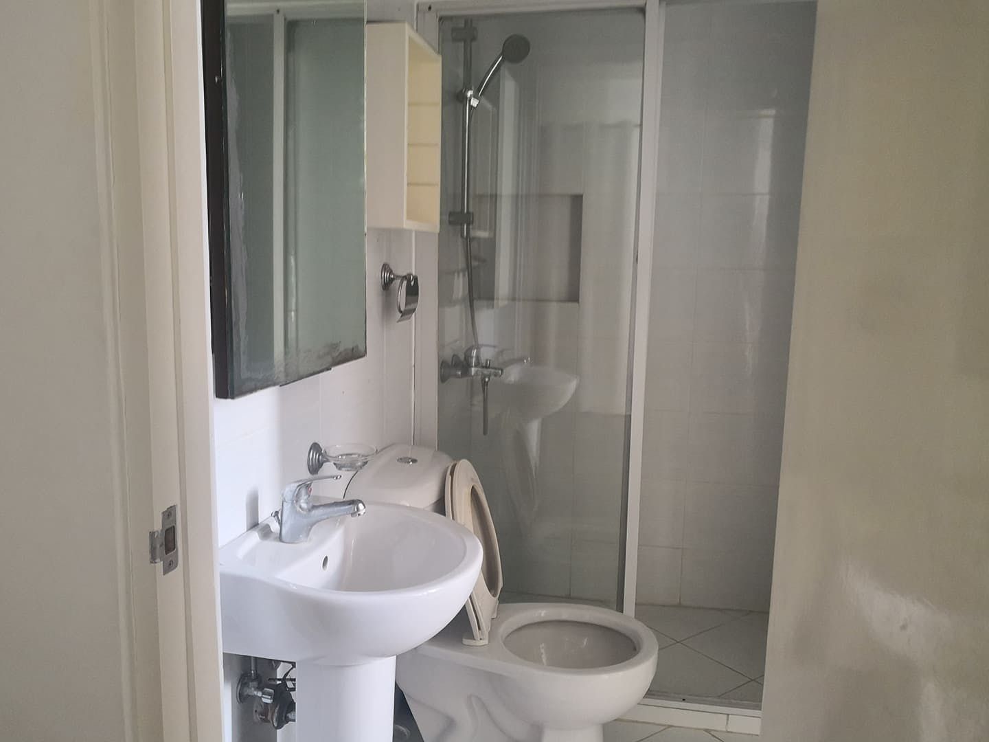 "4BR House for Rent in Ayala Alabang Village, Muntinlupa"10