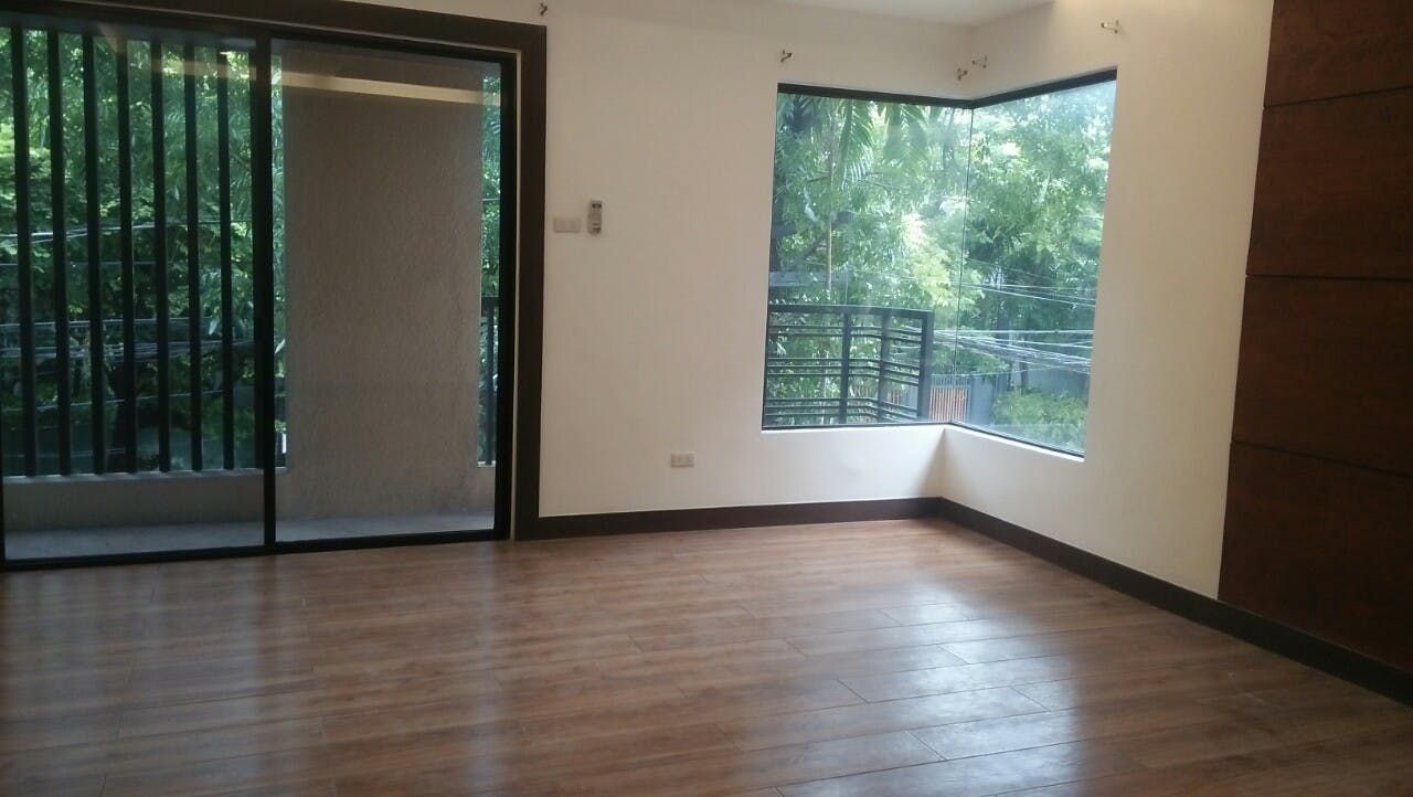 "4BR House for Rent in San Lorenzo Village, Makati"10