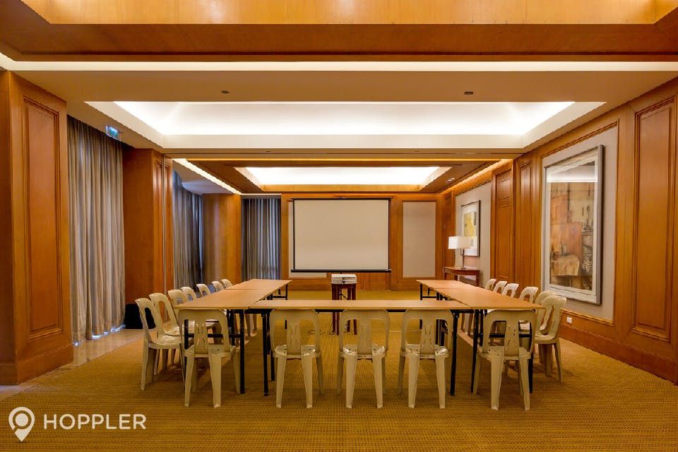 "2BR Condo for Rent in Hidalgo Place, Rockwell Center, Makati"10