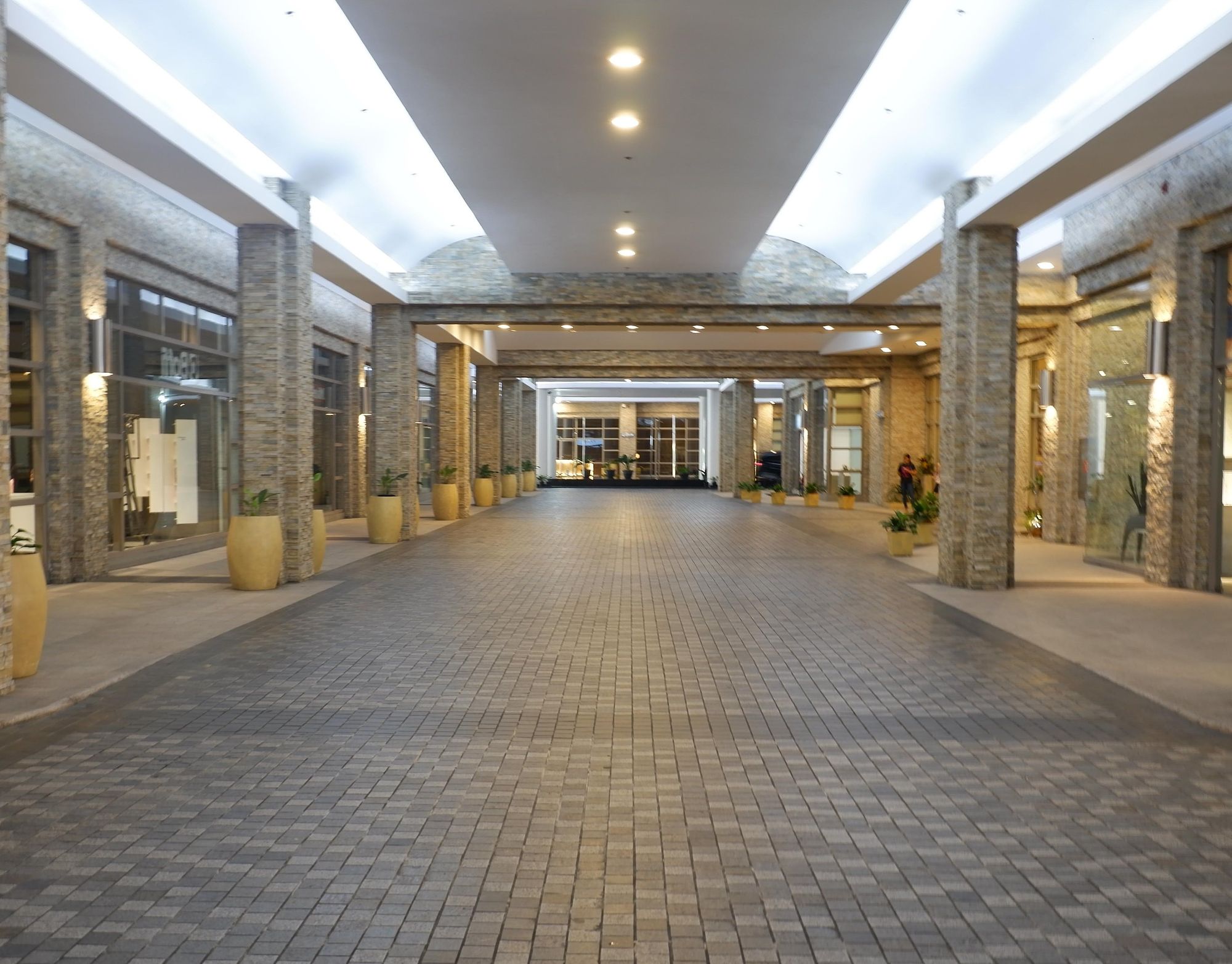 "2BR Condo for Rent in The Residences at Greenbelt, Legazpi Village, Ma"05