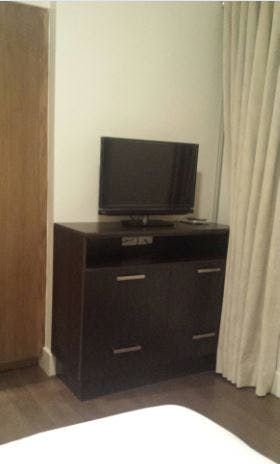 "2BR Condo for Rent in Edades Tower and Garden Villas, Rockwell Center,"06