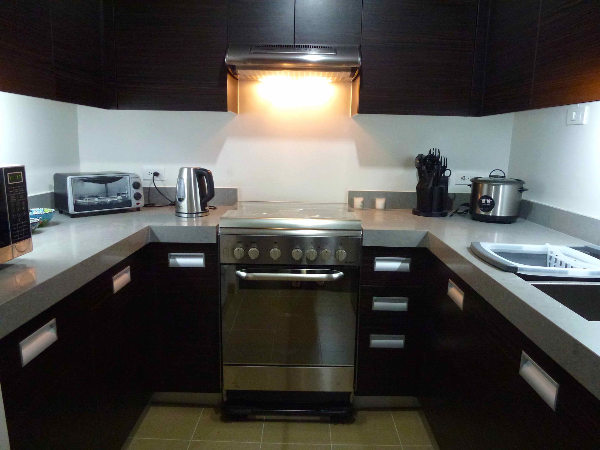 "1BR Condo for Rent in Edades Tower and Garden Villas, Rockwell Center,"05