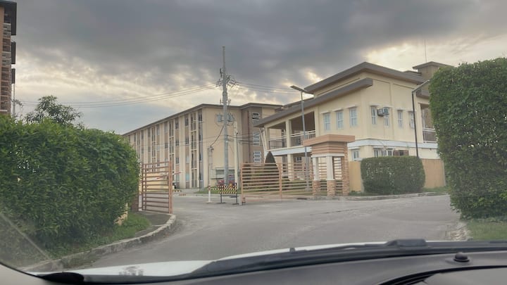 Las Piñas、フィリピンのまるまる貸切のコンドミニアム02