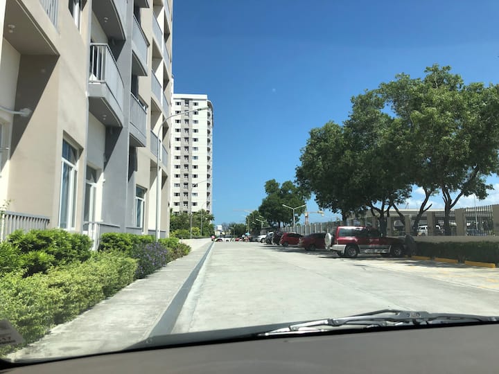 Las Piñas、フィリピンのまるまる貸切のコンドミニアム05