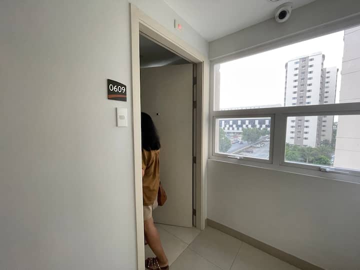 Las Piñas、フィリピンのまるまる貸切のコンドミニアム08