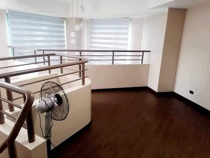 タギッグ (Taguig)、フィリピンのまるまる貸切のコンドミニアム09