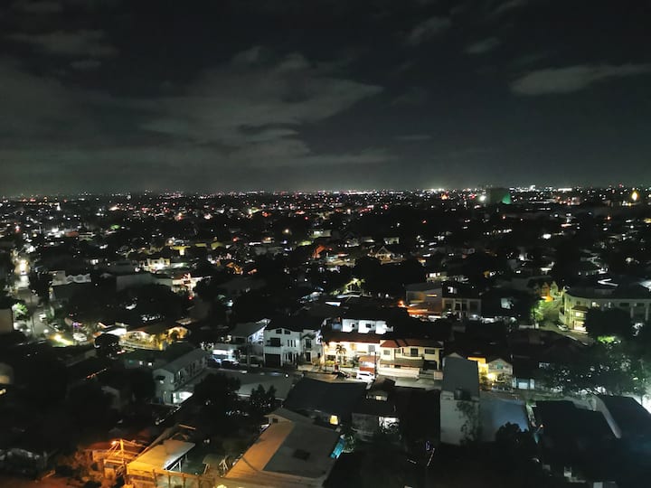 Las Piñas、フィリピンのまるまる貸切のコンドミニアム02
