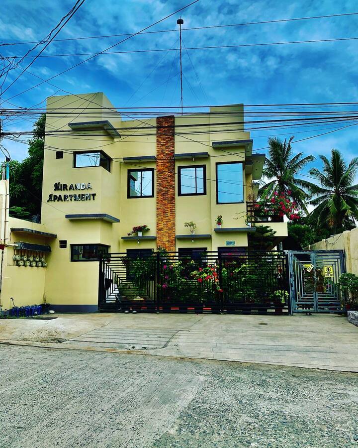 Cauayan City、フィリピンのまるまる貸切のコンドミニアム03