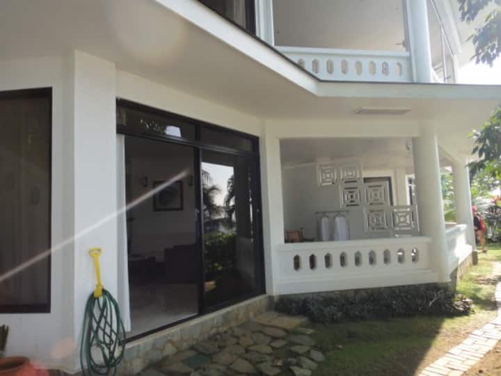 マレー、フィリピンのアパートホテルのお部屋09