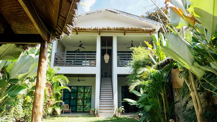 El Nido、フィリピンのまるまる貸切のコテージ01