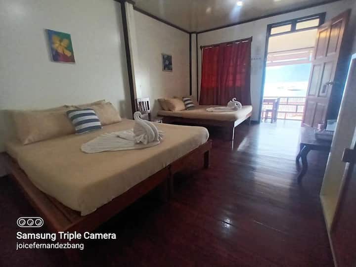 El Nido、フィリピンのまるまる貸切のログハウス04