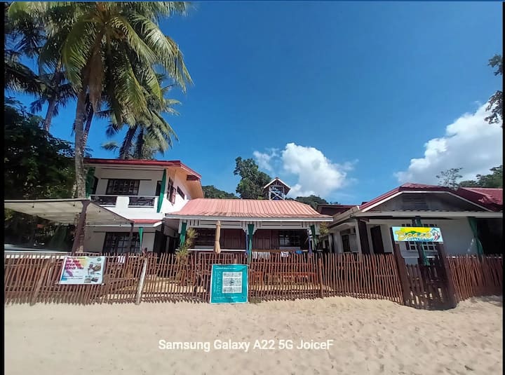 El Nido、フィリピンのまるまる貸切のログハウス07