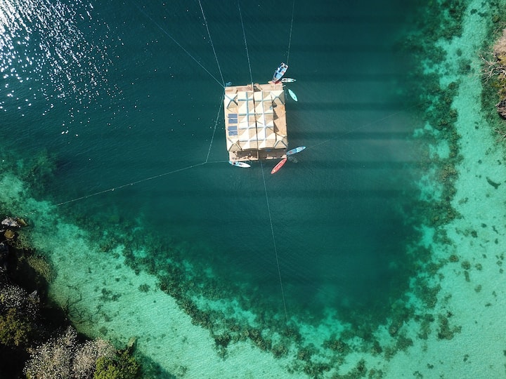 "Coron, Palawan、フィリピンのハウスボートの個室"09