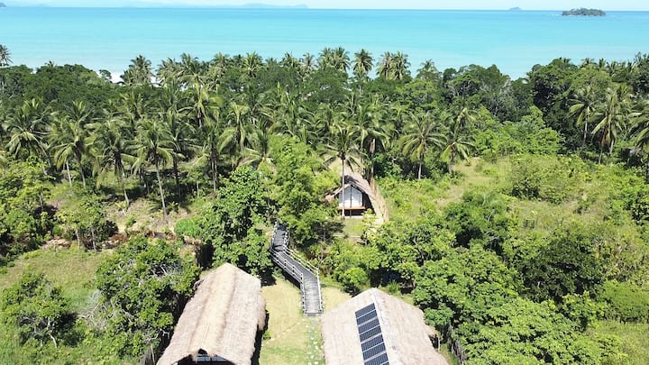 Lumambong Beach、フィリピンのテント02