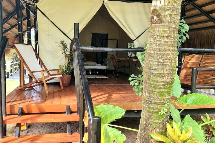 Lumambong Beach、フィリピンのテント05