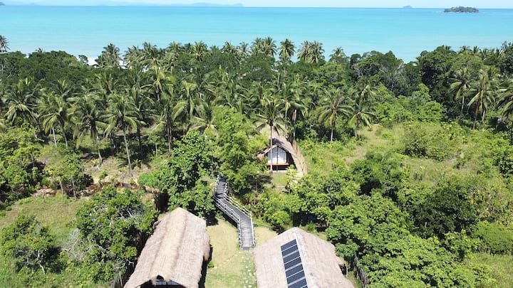 Lumambong Beach、フィリピンのテント02