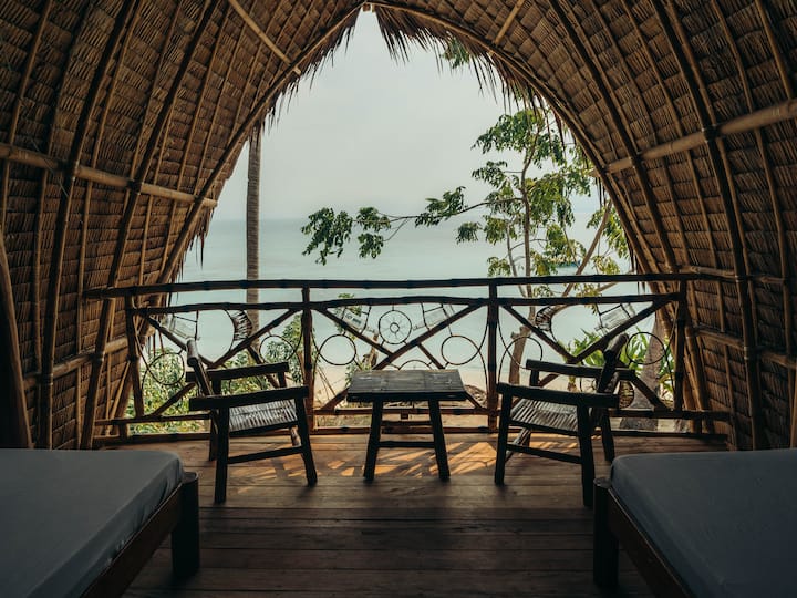 El Nido、フィリピンのログハウスの個室09