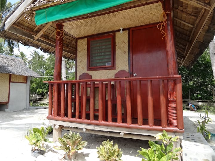 San Vicente、フィリピンのまるまる貸切のコテージ02