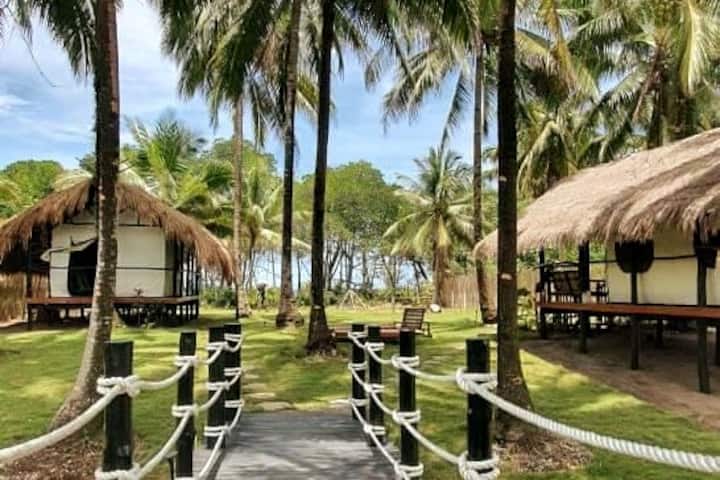 Lumambong Beach、フィリピンのテント08