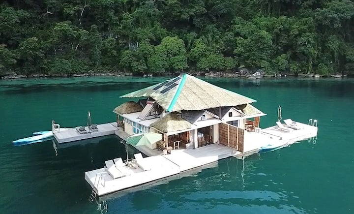 "Coron, Palawan、フィリピンのハウスボートの個室"03