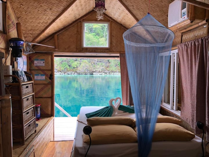 "Coron, Palawan、フィリピンのハウスボートの個室"05